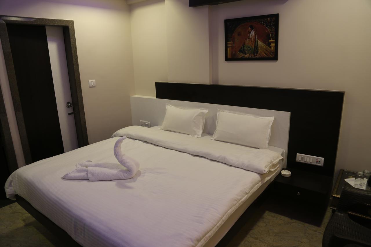 Hotel Marwar Excellency Mahamandir ภายนอก รูปภาพ